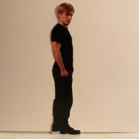 Peeta (Josh Hutcherson) Cardboard Cutout *NOT LIFESIZED* - Picture 1 of 1